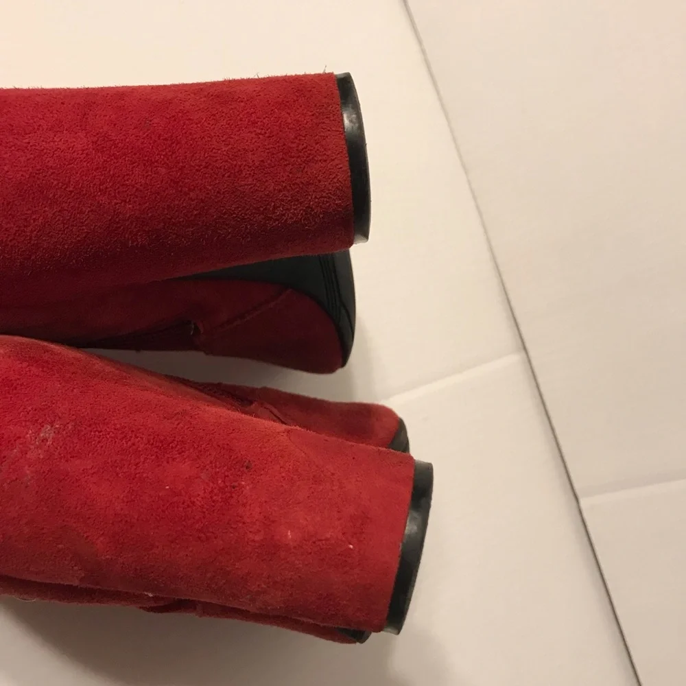 GUESS red suede ankle boots block heel zip up size 7 M - Picture 11 of 12